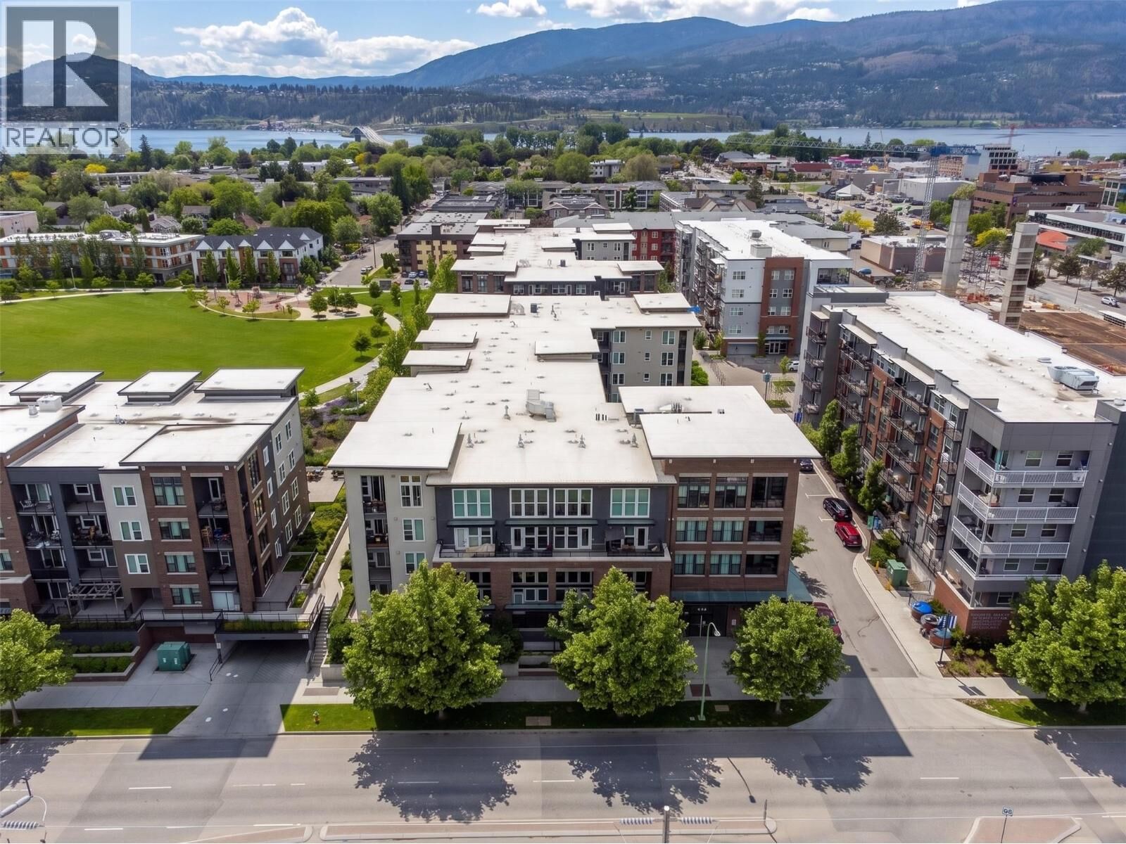 Property Photo: 1770 Richter Street Ph7 BC V1Y 0E6
