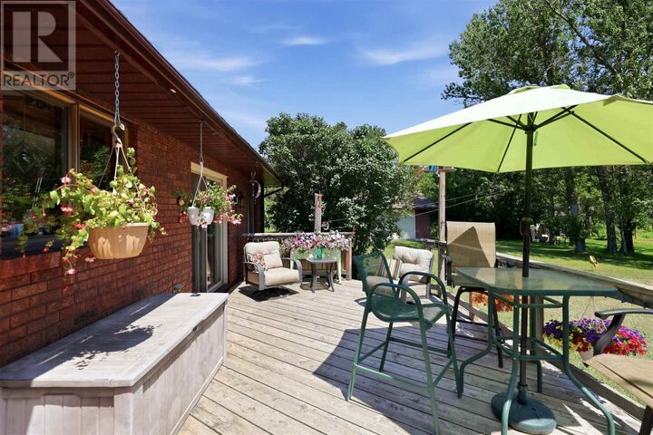 Property Photo: 98 Ellis Rd ON P6C 1P1