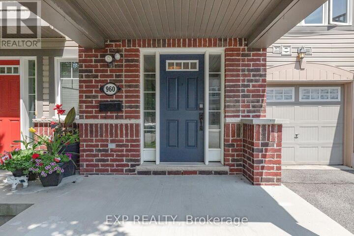 Property Photo:  960 Messor Crescent  ON K2S 0L7 
