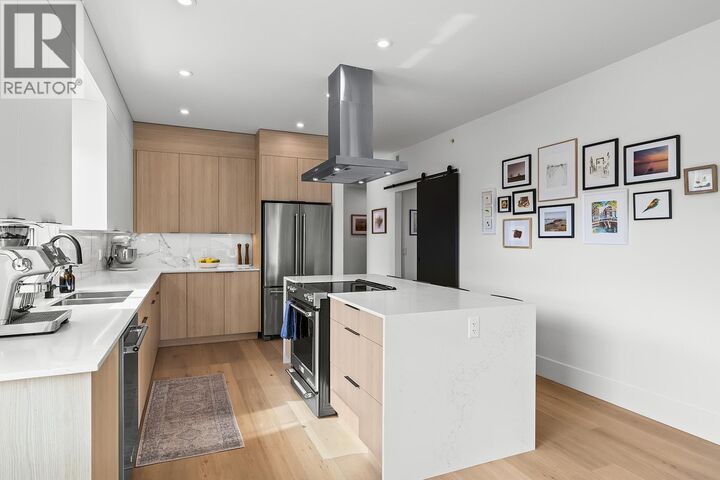 Property Photo:  640 Wardlaw Avenue 303  BC V1Y 5B7 