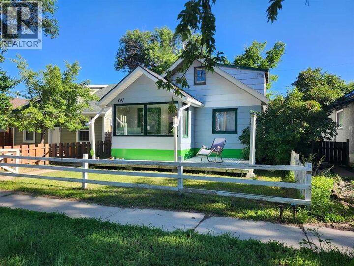 Property Photo:  541 2 Avenue West  AB T0J 0Y3 