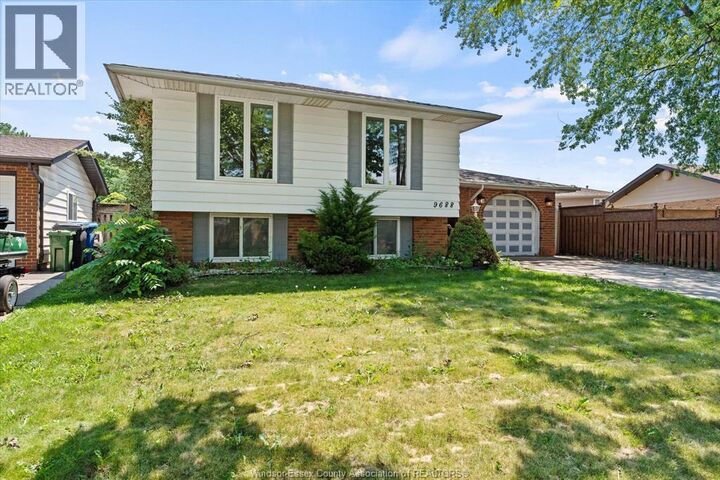Property Photo:  9688 Chestnut Drive  ON N8R 1G8 