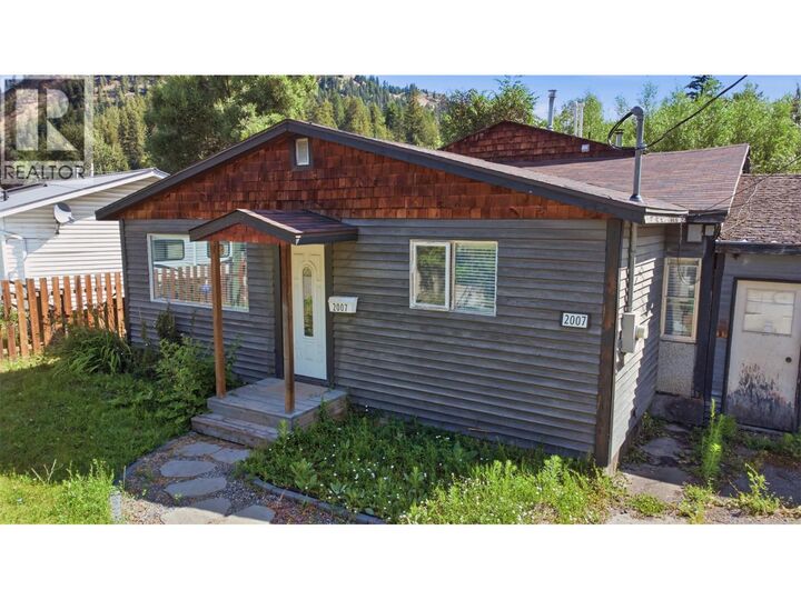 Property Photo: 2007 Heighway Crescent BC V0E 2G0