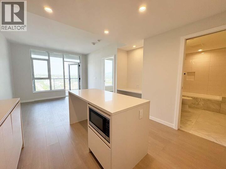 Property Photo:  2108 Gilmore Avenue 1503  BC V5C 0N8 
