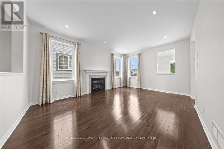 Property Photo: 118 Culloden Crescent ON K2J 5Z9