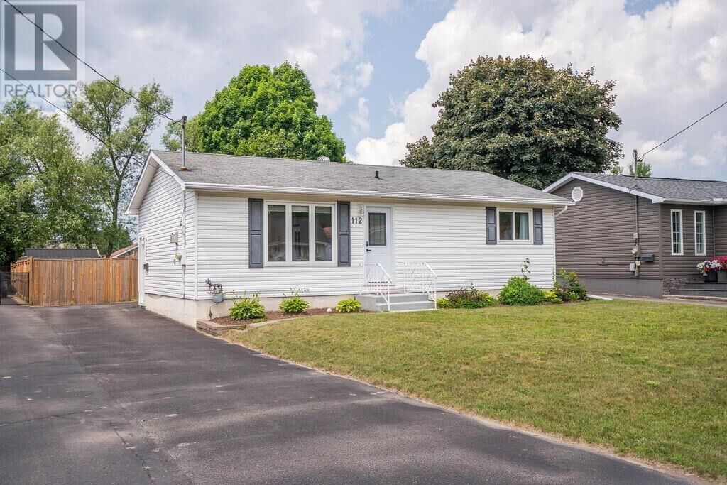 Property Photo:  112 Anna St  ON P6B 3S8 