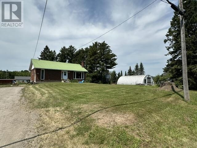 Photo de la propriété: 983 Carpin Beach Rd ON P6A 5K8