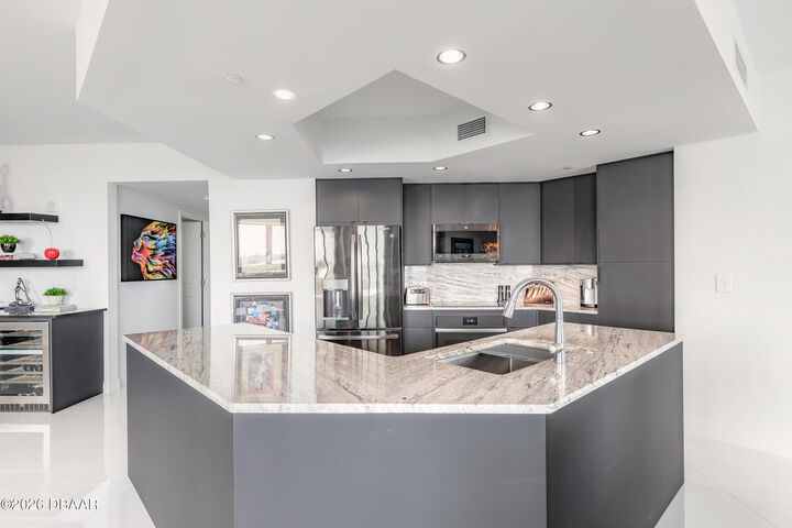 Property Photo: 241 Riverside Drive 701 FL 32117