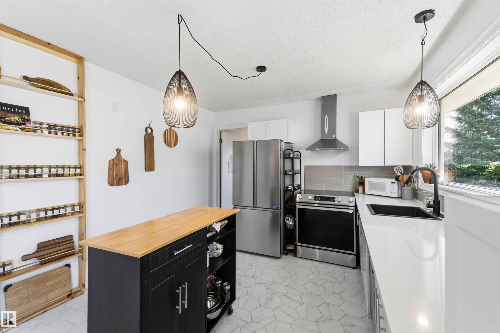 Property Photo: 4335 53 Avenue AB T0B 4J0