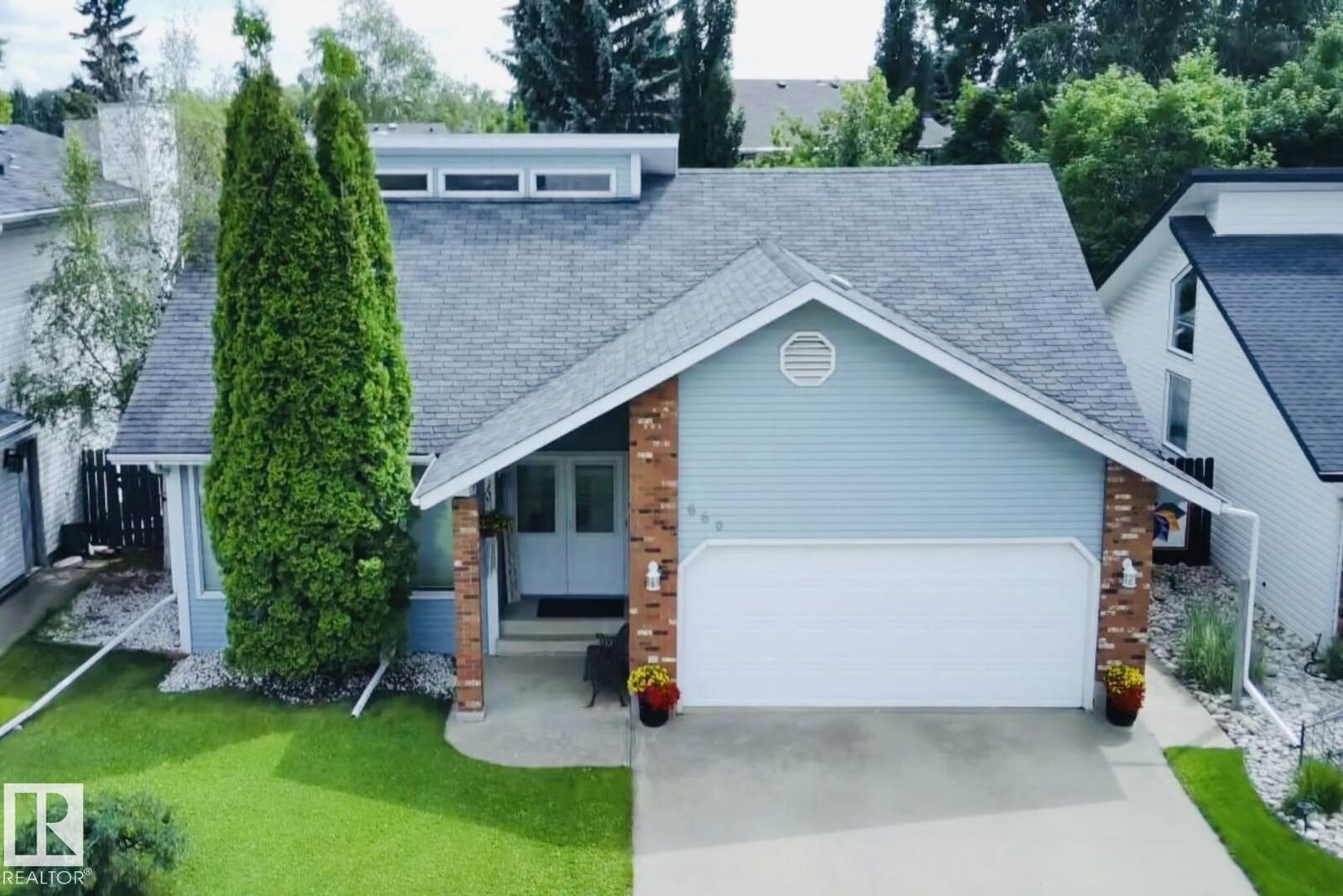 Property Photo:  660 Village Drive  AB T8A 4N9 