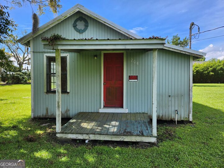 Property Photo:  208 E Weed Street  GA 31558 