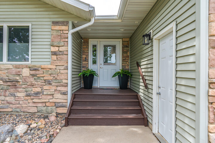 Property Photo:  3501 Sandpiper SE  ND 58554 