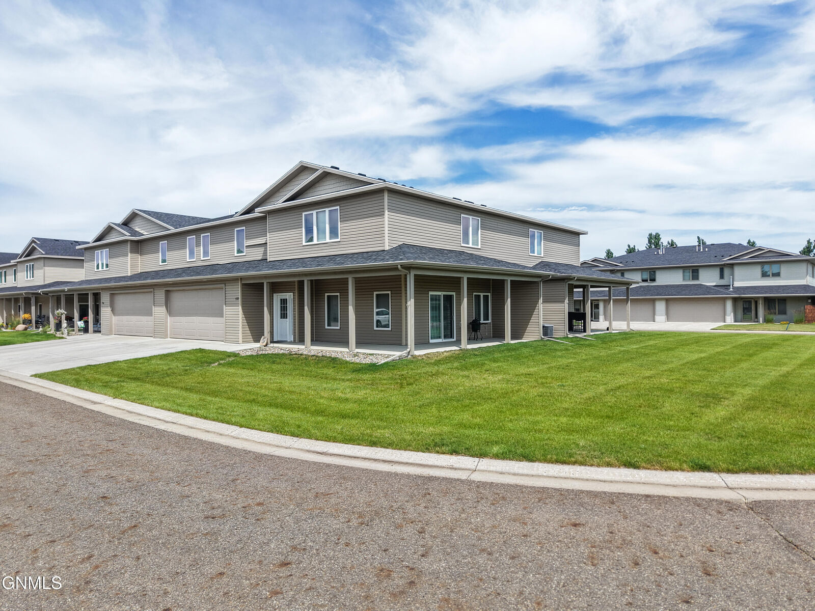 Property Photo:  722 Compass Loop  ND 58504 