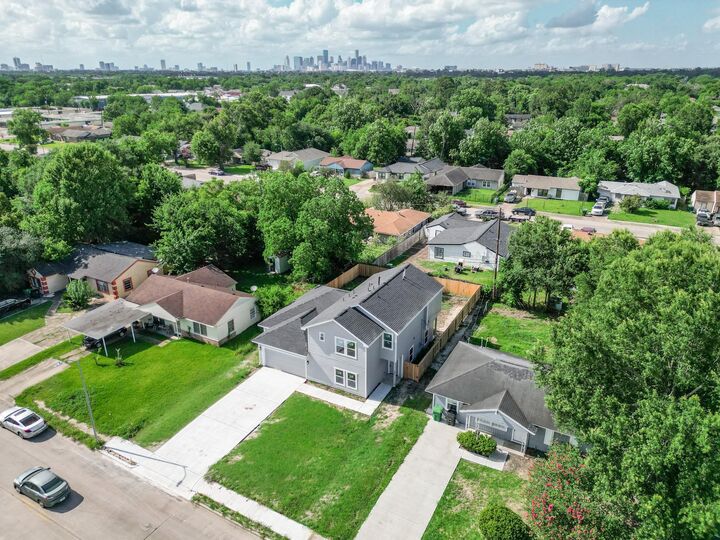 Property Photo: 5011 Yellowstone Boulevard TX 77021