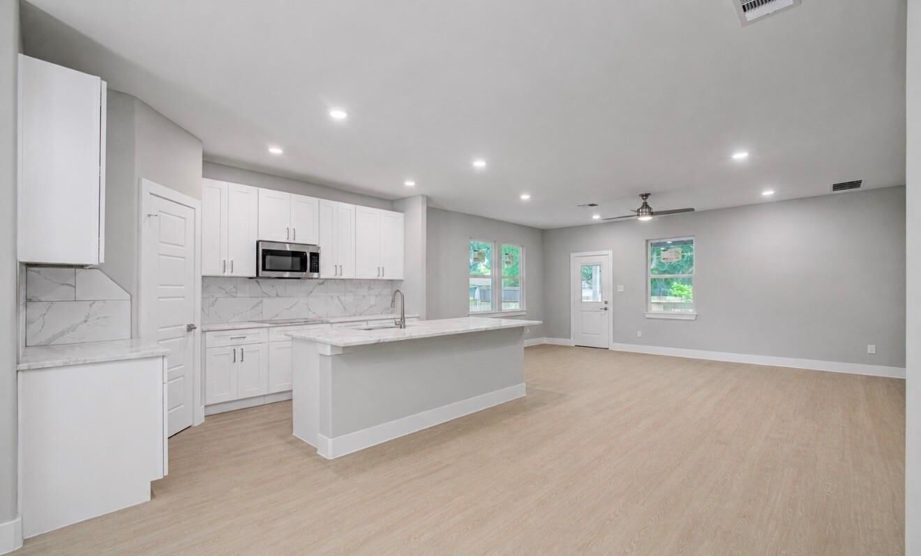 Property Photo: 5447 N Shady Creek Drive TX 77017