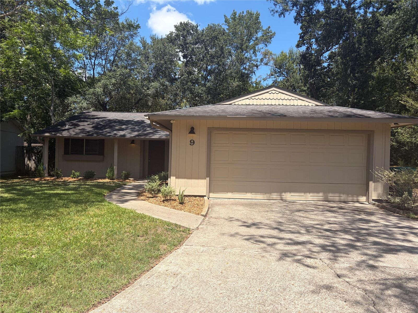 Property Photo:  9 Wolfhound Lane  TX 77380 