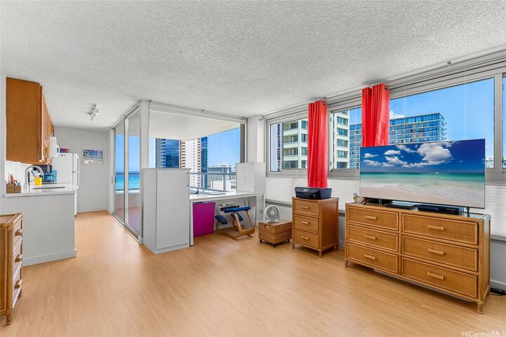 Property Photo:  2421 Tusitala Street 2103  HI 96815 