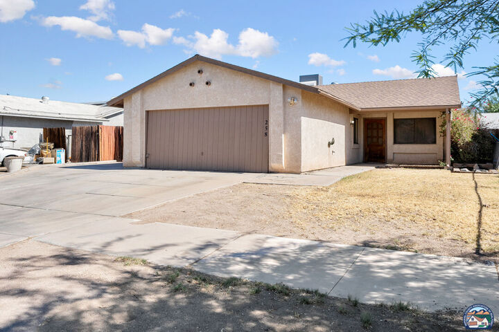 Property Photo: 258 Tangerine Dr CA 92243