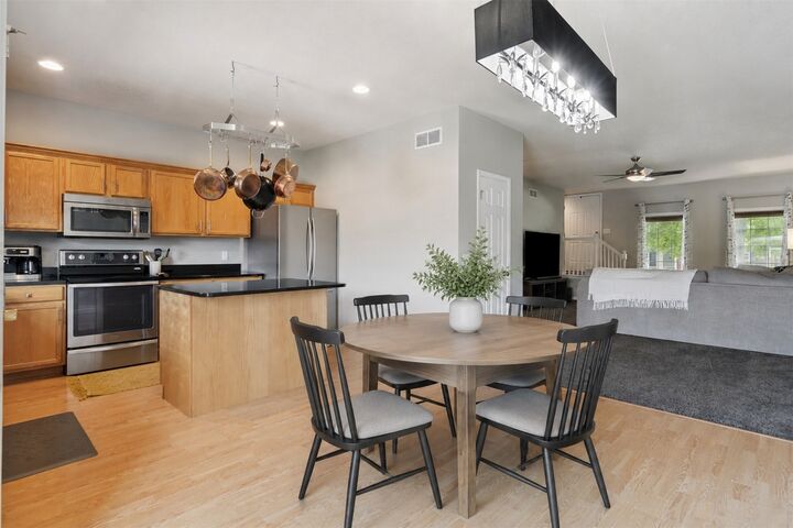 Property Photo:  263 SE Booth Avenue  IA 50263 