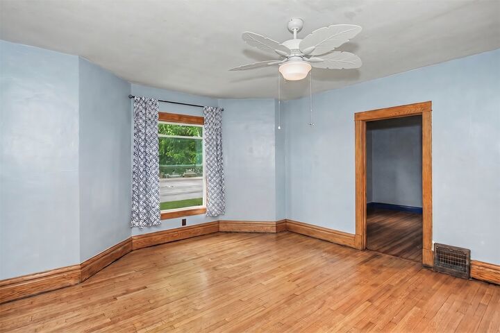 Property Photo: 703 Pennsylvania Avenue IA 50248