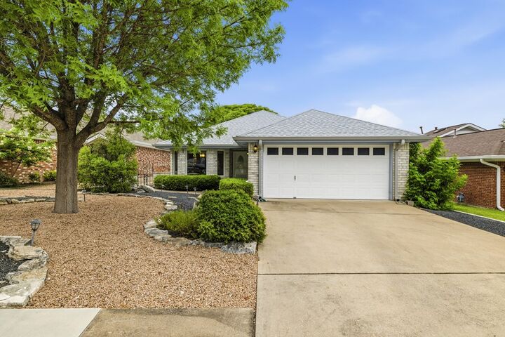 Property Photo:  217 Oak Hill Dr  TX 78028 