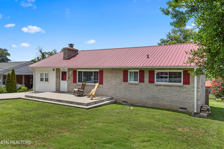 Property Photo:  812 Brown Ave  TN 37763 