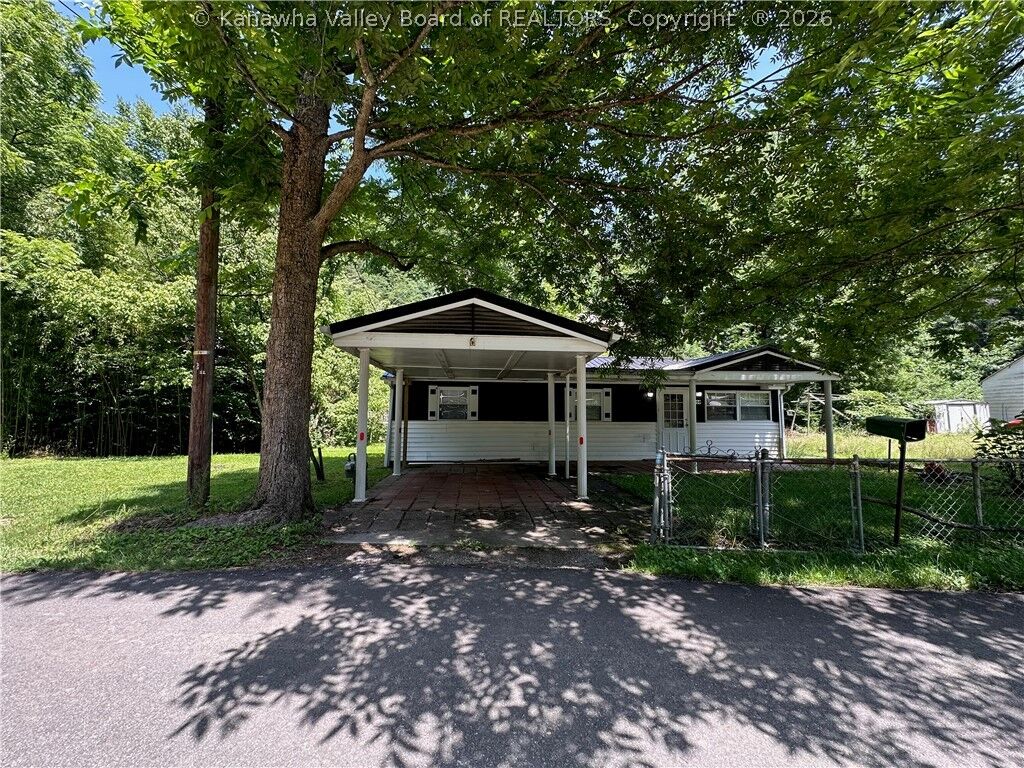 Property Photo: 7059 Kanawha State Forest Road WV 25314