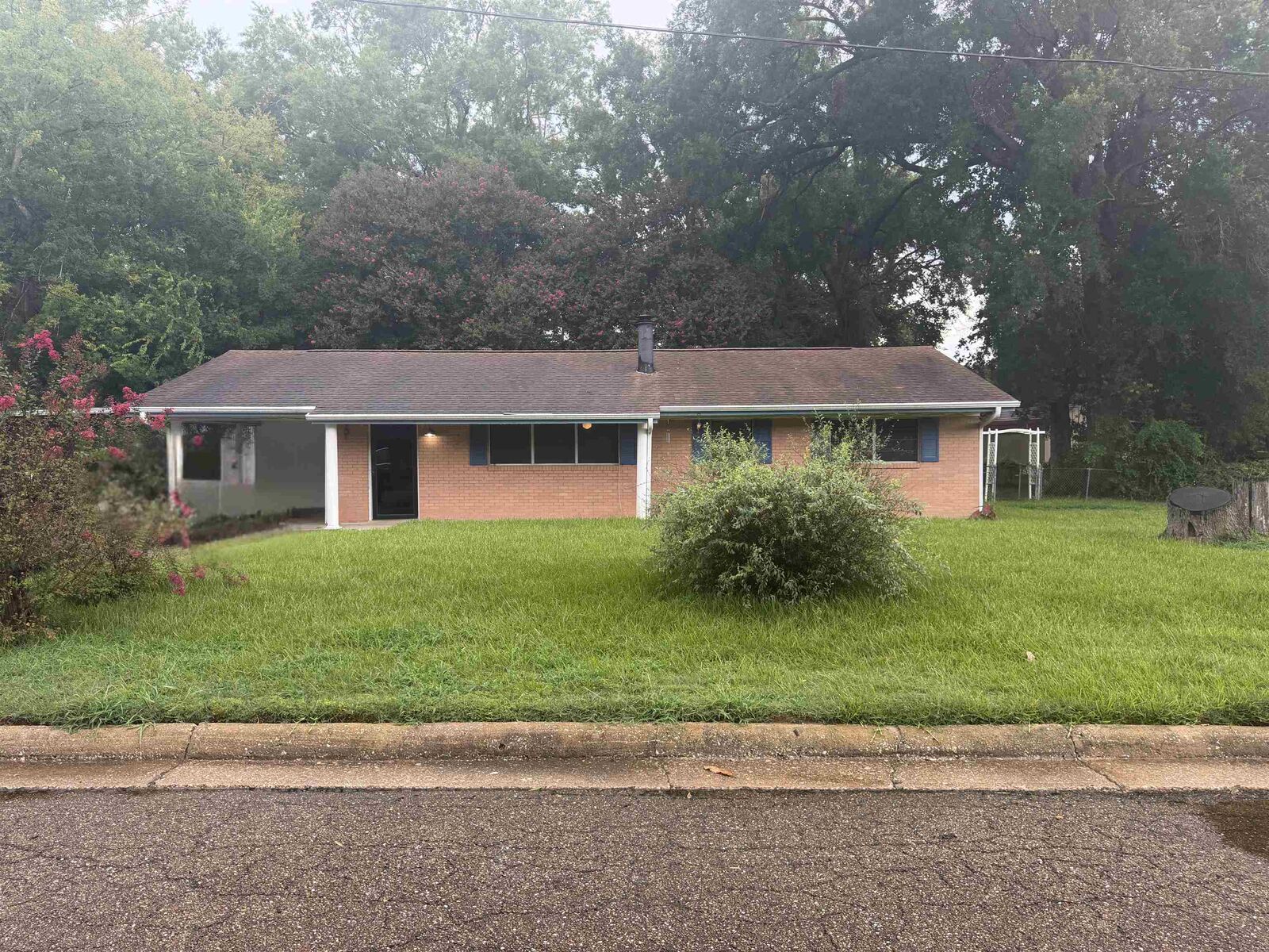 Property Photo:  1008 College Circle  TX 75633 