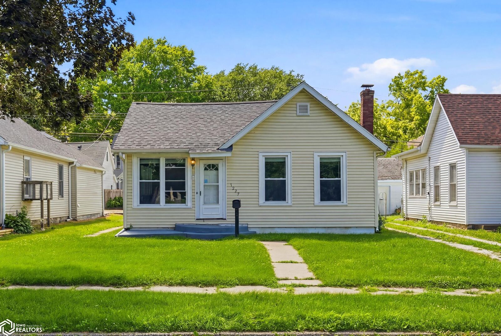 Property Photo:  1227 N 6th Street  IA 52601 
