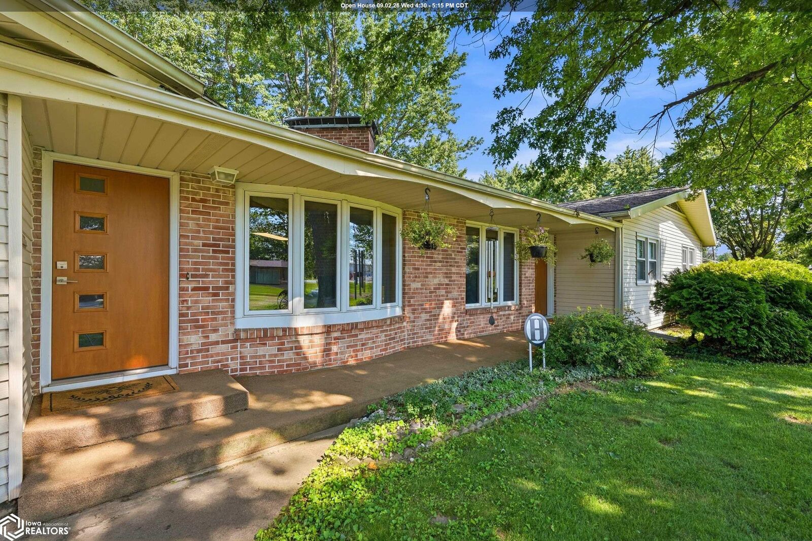 Property Photo:  304 S Cedar Street  IA 52653 