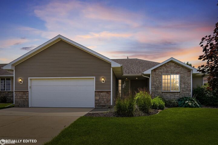 Property Photo:  506 Carson Drive  IA 50158 