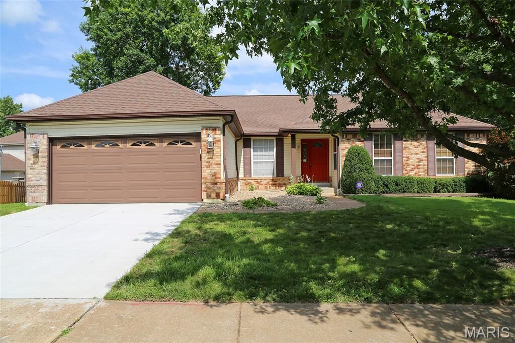 Property Photo:  949 Oakmoor Drive  MO 63026 