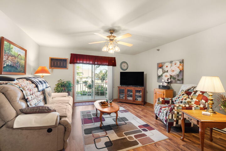 Property Photo:  715 Canterberry Ct  WI 53090 
