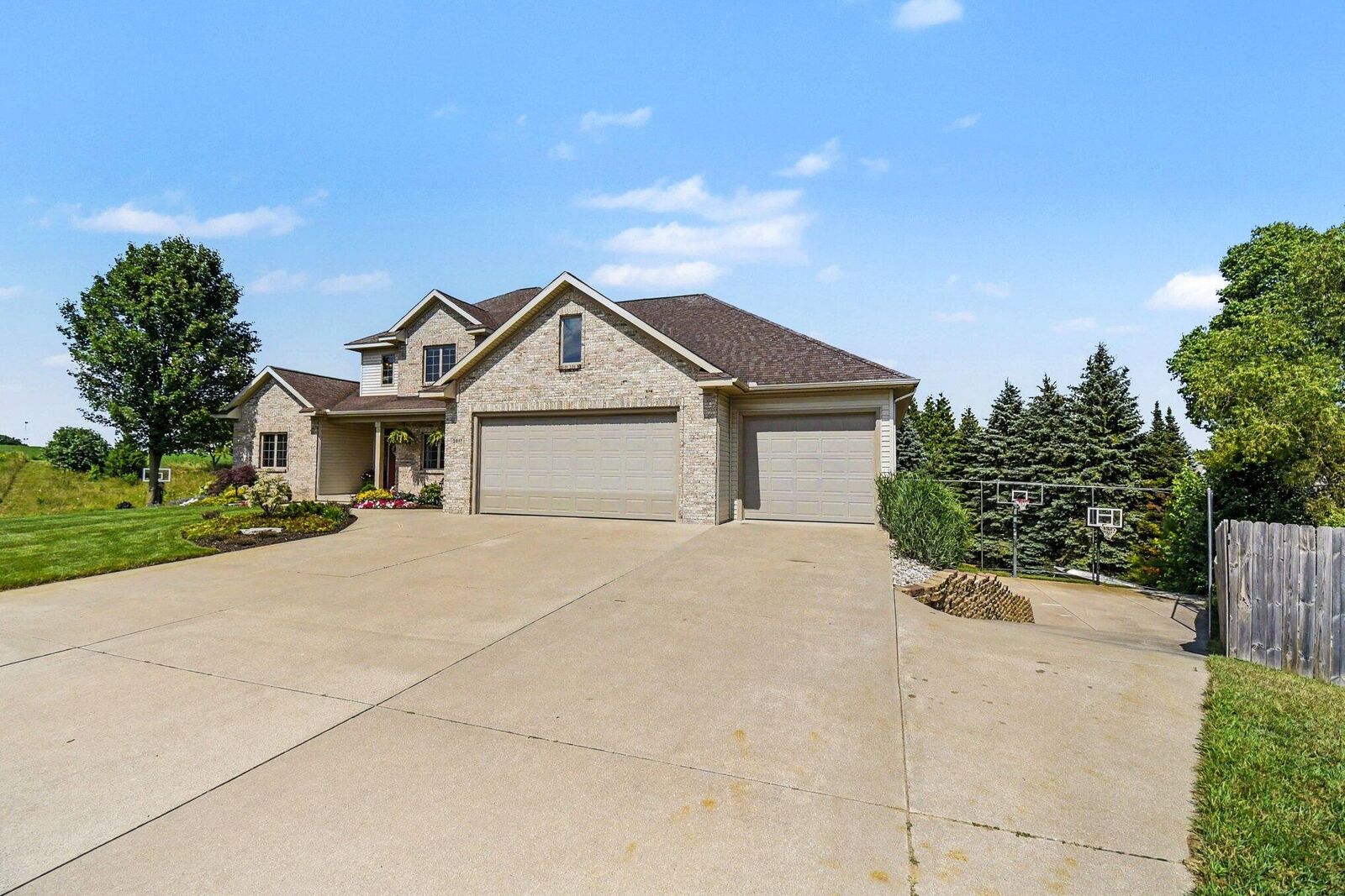 Property Photo: 3917 Sidehill Drive MI 49426