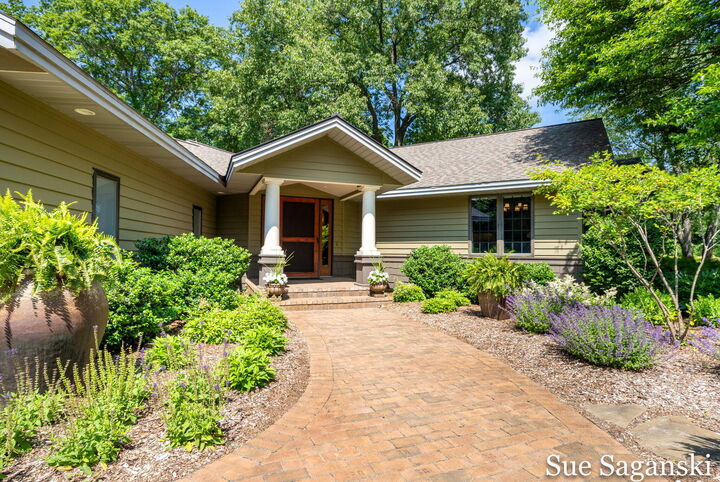 Property Photo: 6514 Creekwood Drive MI 49423