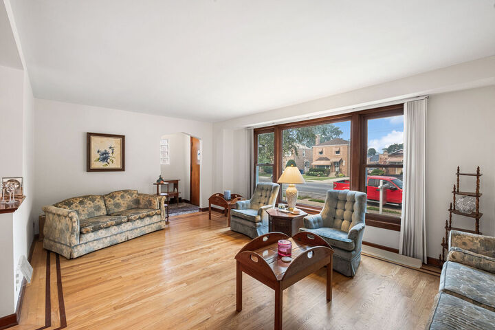 Property Photo: 5038 N Nagle Avenue IL 60630