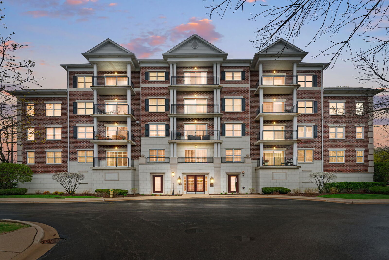 Property Photo: 400 McDaniels Circle 405 IL 60514