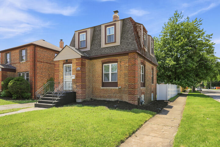 Property Photo:  9300 S Francisco Avenue  IL 60805 