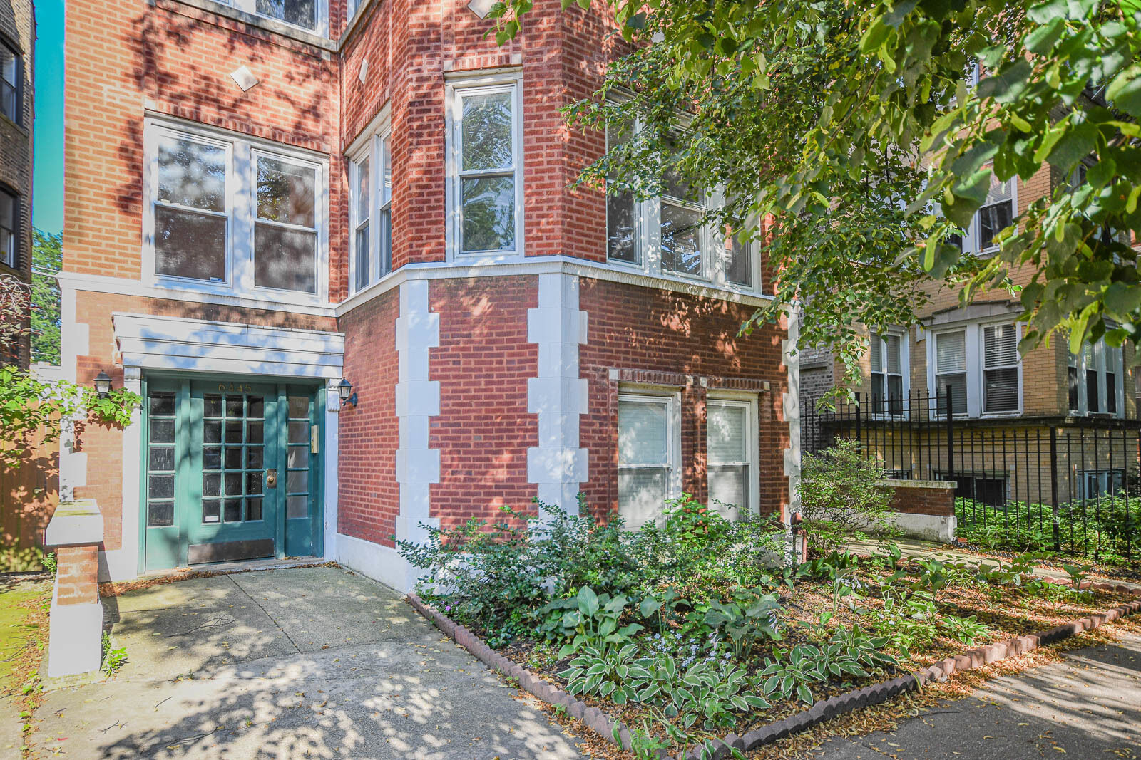 Property Photo:  6445 N Greenview Avenue 1  IL 60626 
