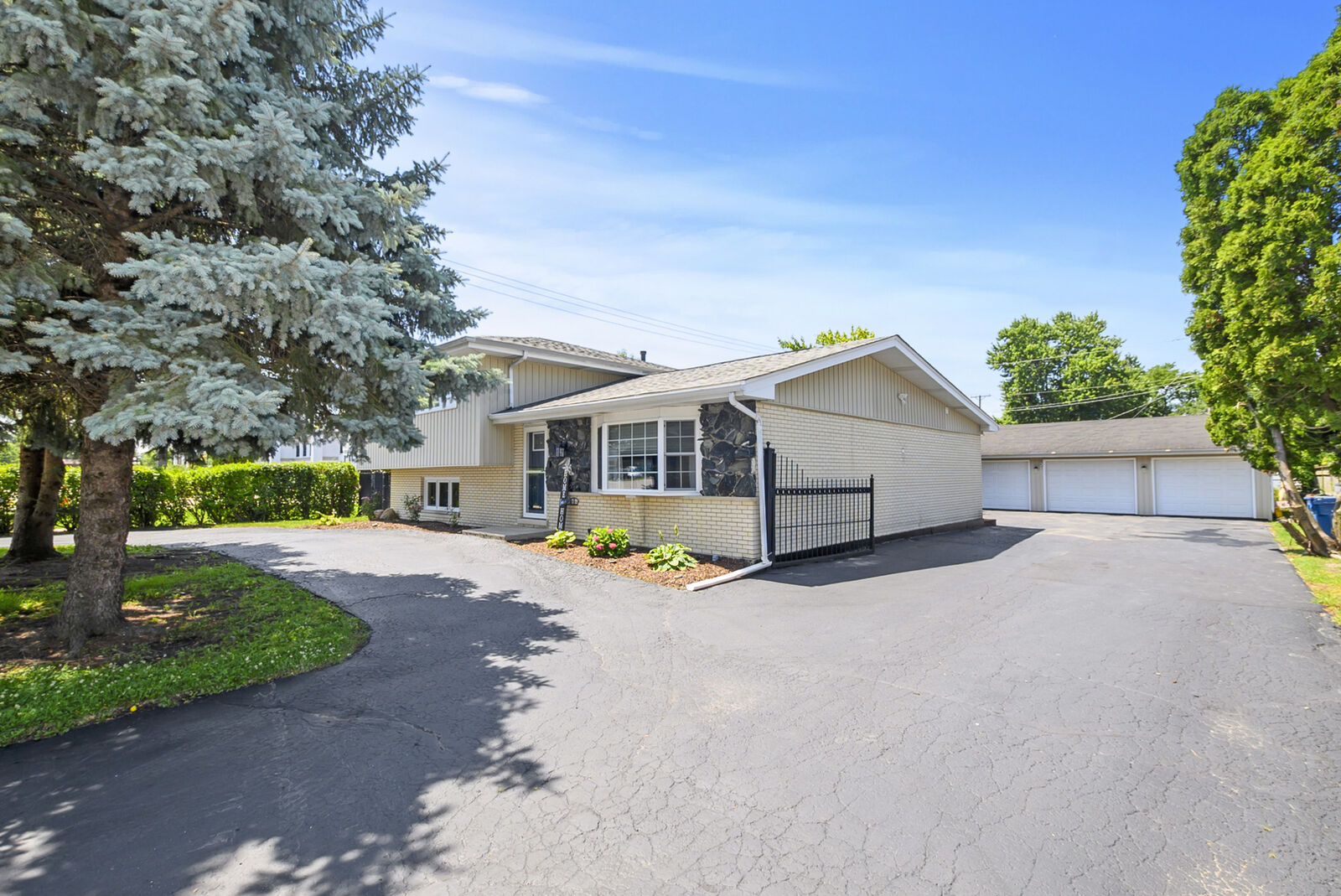 Property Photo:  10248 S 80th Court  IL 60465 
