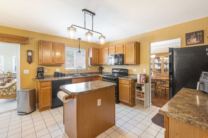 Property Photo: 1080 Victoria Drive IL 60021