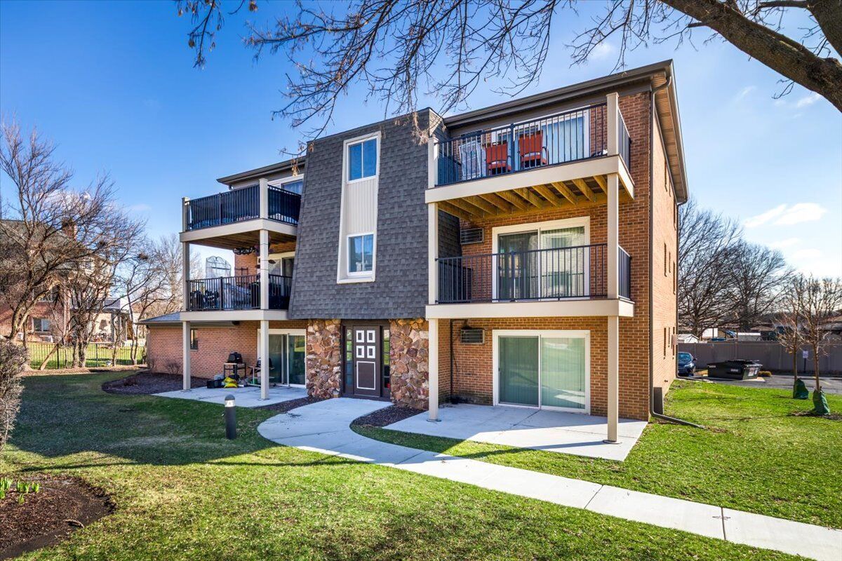 Property Photo:  716 W 65th Street 6  IL 60559 