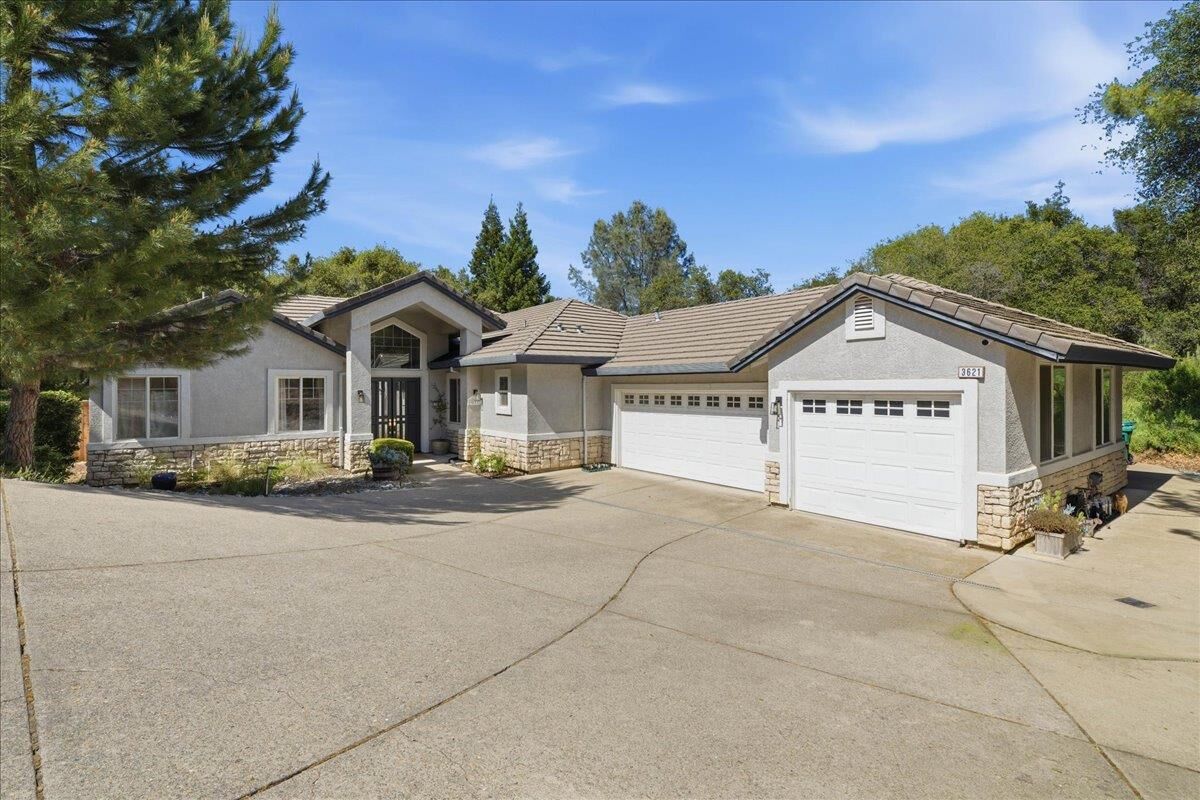 Property Photo: 3621 Foxmore Lane CA 95672