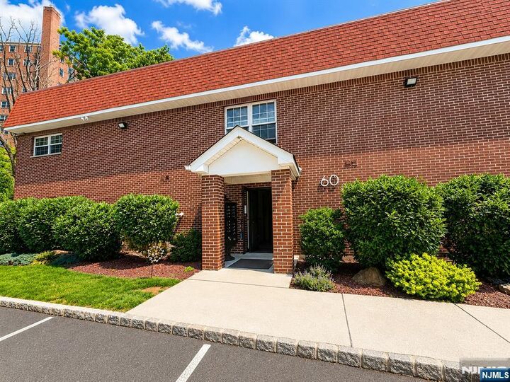 Property Photo:  40-70 Watchung Avenue 60-7  NJ 07109 
