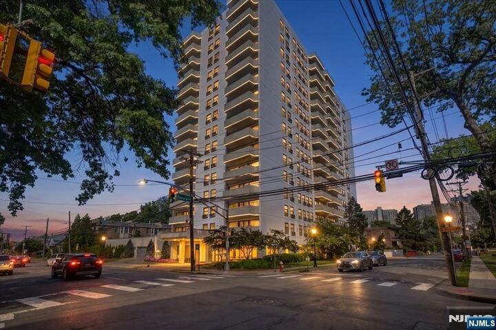 Property Photo:  1600 Center Avenue 1 A  NJ 07024 