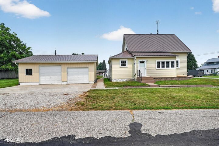 Property Photo: 203 Pleasant Street OH 43518
