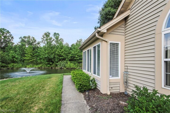 Property Photo:  903 NE Willow Brook Drive NE  OH 44483 