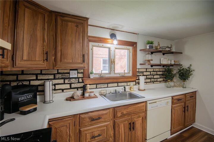 Property Photo: 1528 Stepney Street OH 44446