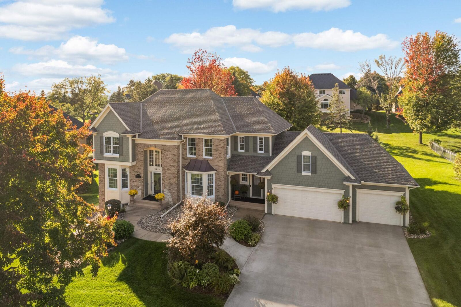 Property Photo:  3824 Fairway Terrace  MN 55125 