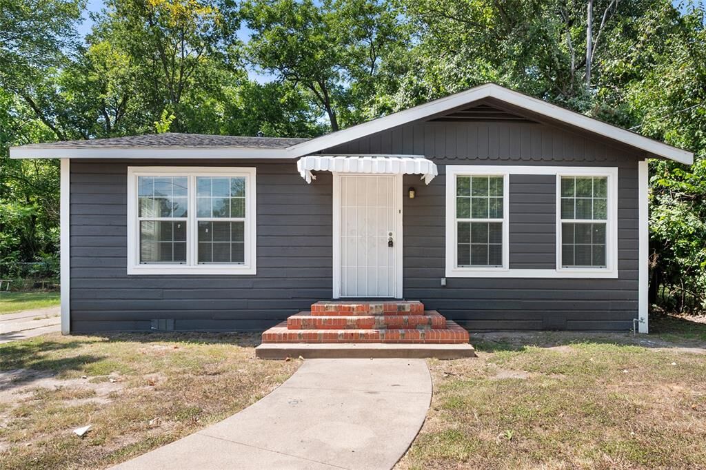 Property Photo:  706 E 1st Avenue  TX 75110 